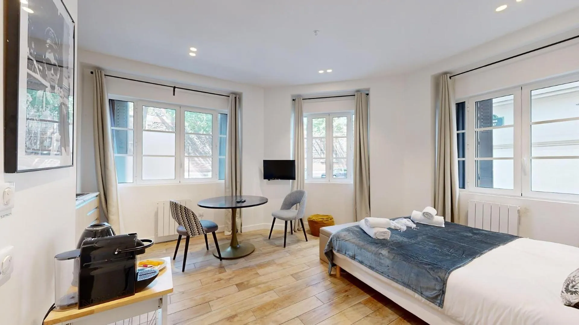 Bluestay 26 - Charmant Studio A *